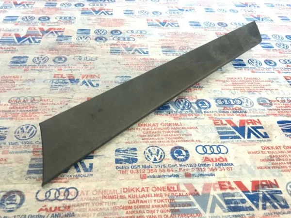8P4867410 | Audi A3 Sağ Ön Kapı Kartonu Çıtası VAG