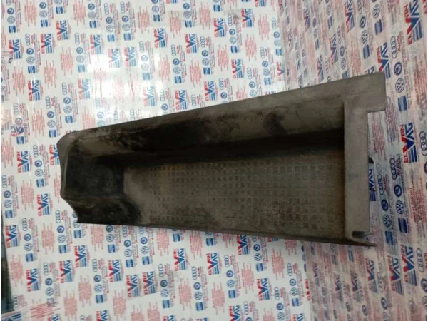 701863735 | VW Transporter Sol Ön Kapı Eşiği VAG