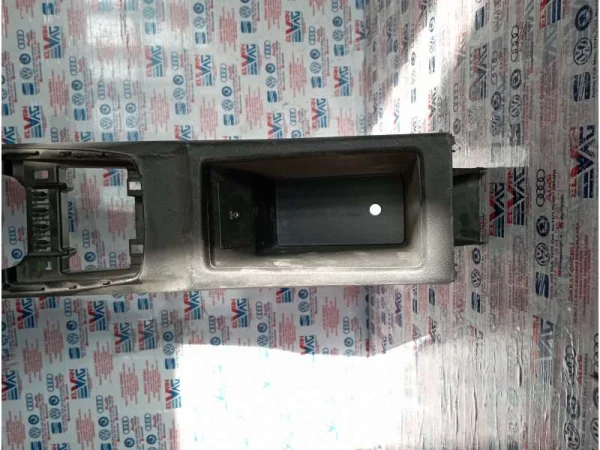 81B863244D | Audi Q2 Orta Konsol VAG