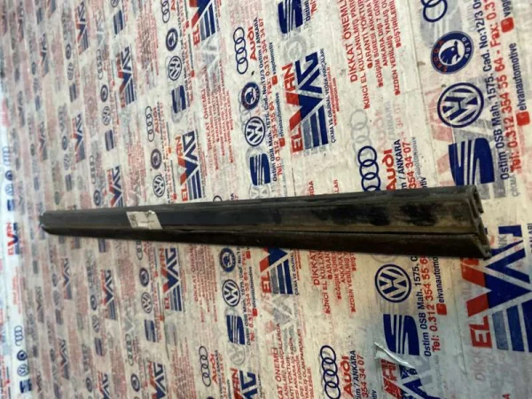1U4839472A | Skoda Octavia Arka Sağ İç Cam Fitili VAG