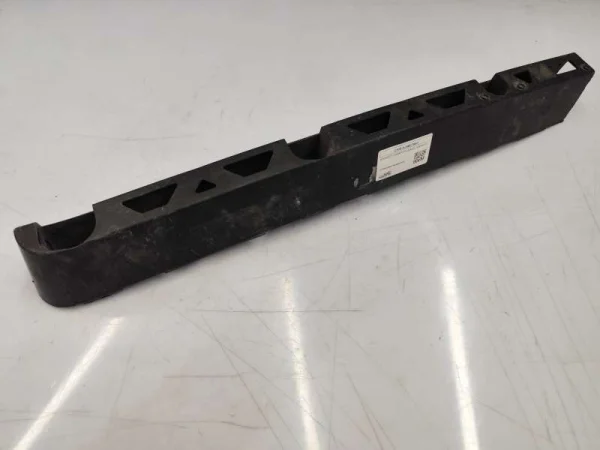 5J6807863 | Skoda Fabia Arka Tampon Bağlantı Ayağı VAG