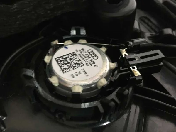 8V0035399D | Arka Kapı Tweeter Hoparlörü | Audi A3, RS 3 VAG