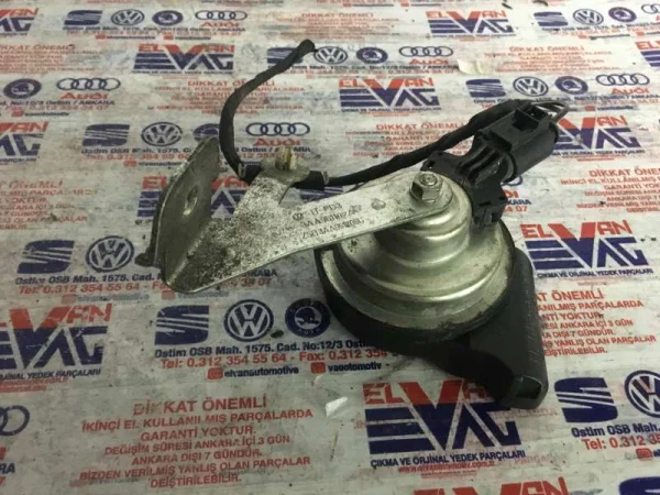 3AA951182A | Korna Braketi | VW CC, Passat VAG