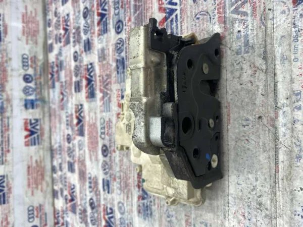 4F1837016C | Audi A6 Ön Sağ Kapı Kilidi VAG