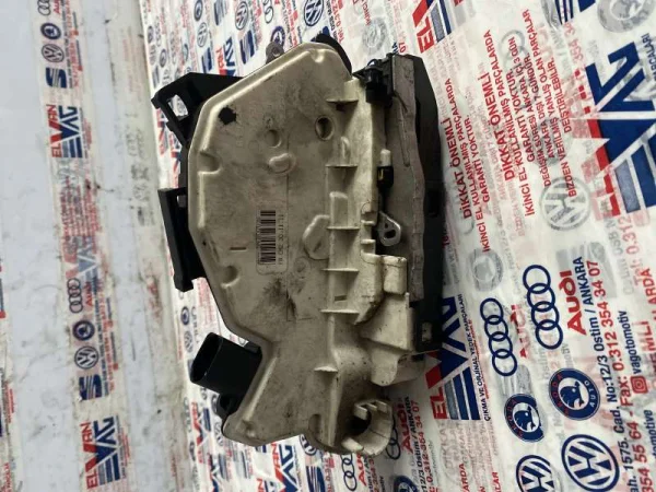 5N1837016 | VW Amarok Sağ Ön Kapı Kilidi VAG
