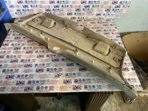 1J6867601E | VW Golf Bagaj Kapağı İç Plastiği VAG