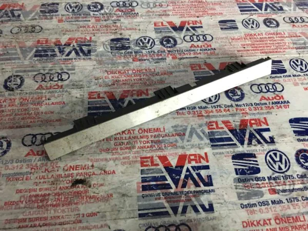 3C0858336N | VW Passat Orta Konsol Kaplama Çıtası VAG