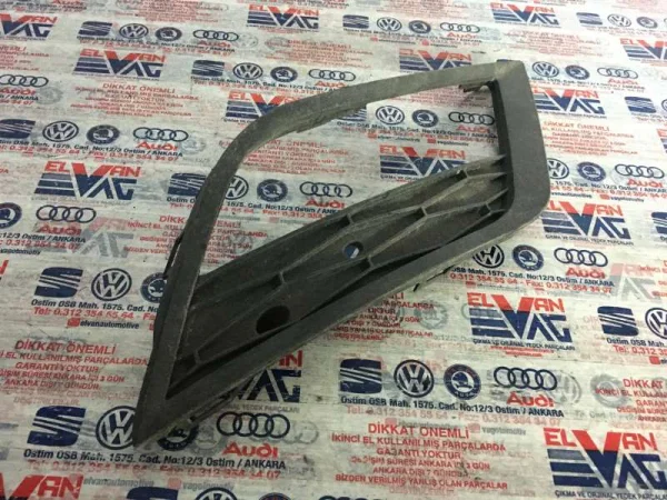 5F0853666A | Seat Leon Sağ Sis Farı Çerçevesi VAG