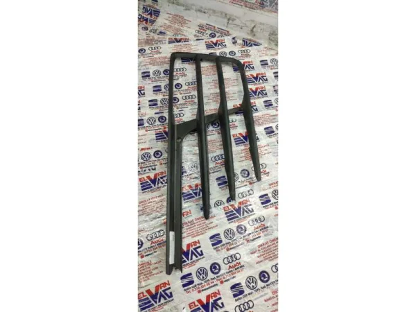 1K0853666E | VW Jetta Sağ Sis Farı Kapağı VAG
