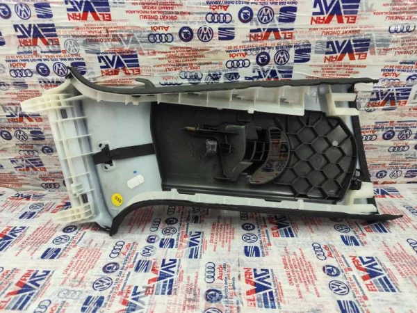 8W0867293 | Sol B Sütunu Üst Kaplaması VAG