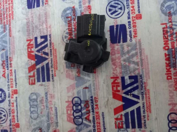1K5945260 | VW Jetta Sağ Bagaj İç Stop Duyusu VAG