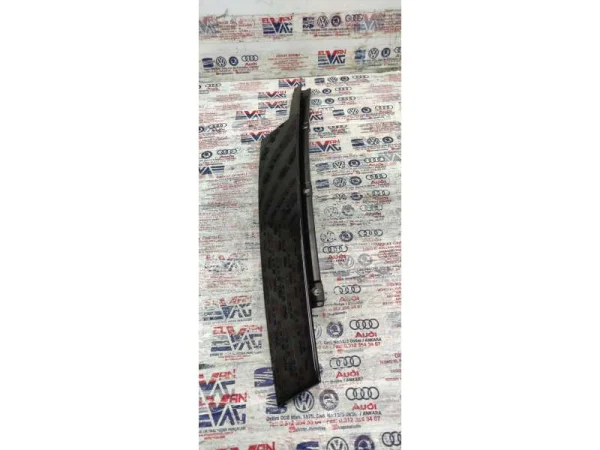 8W0837901 | Sol Ön Kapı Direk Çıtası VAG