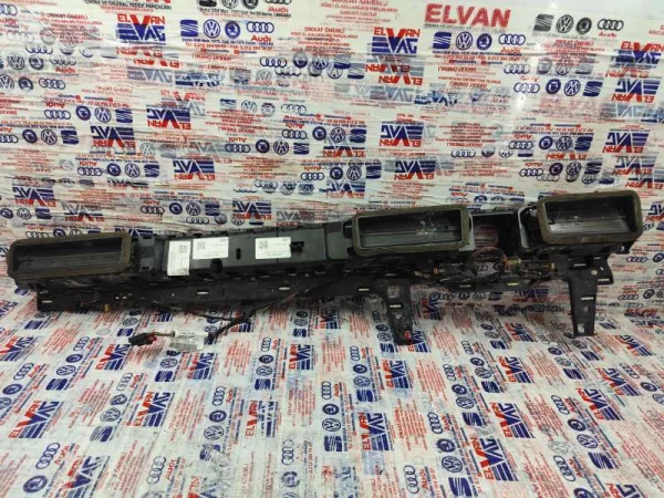 3G1858416 | VW Passat Orta Kalorifer Izgarası VAG