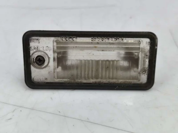 8E0807430A | Sol Plaka Lambası | Audi A3, A4, A5, A6, A8, Q7 VAG