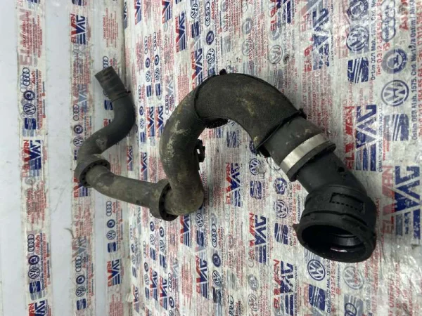 7L6122101C | VW Touareg Üst Radyatör Hortumu VAG