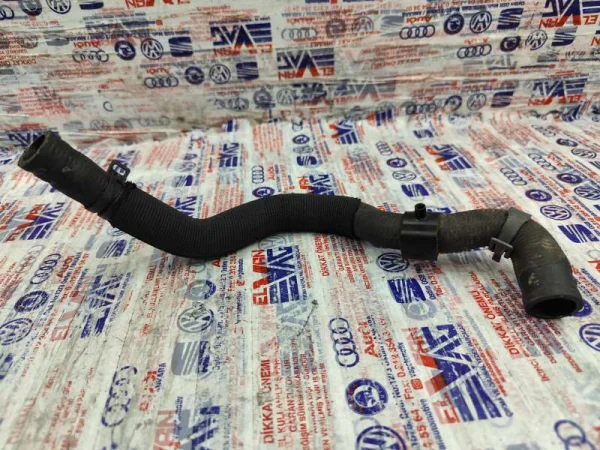 4M0122447J | Soğutma Suyu Hortumu | VW Touareg - Audi Q7, Q8 VAG