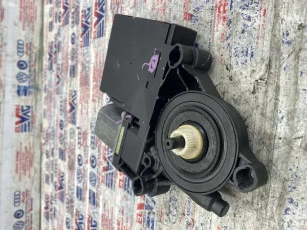 3AA837462 | VW Passat Elektrikli Ön Sağ Cam Krikosu VAG