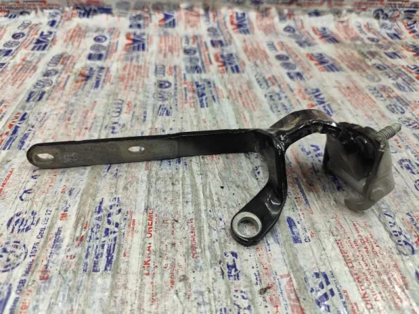 8T8827300 | Audi A5 Sağ Bagaj Kapak Menteşesi VAG