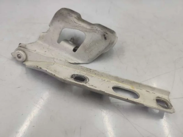 8T0823302E | Audi A5 Sağ Kaput Menteşesi VAG