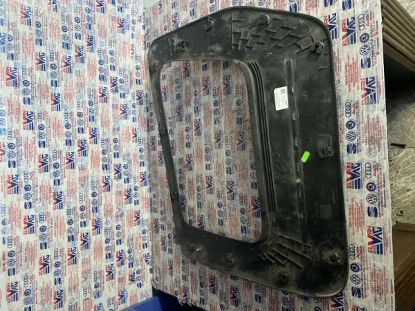 2K0867228 | VW Caddy Kapak Tapası VAG