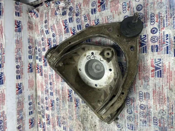 7L0412391E | VW Touareg Amortisör Üst Takozu VAG