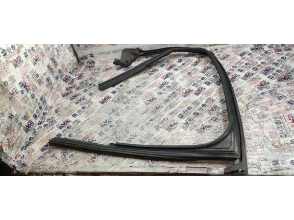4G5839440C | Audi A6 Arka Sağ Cam Kızağı VAG