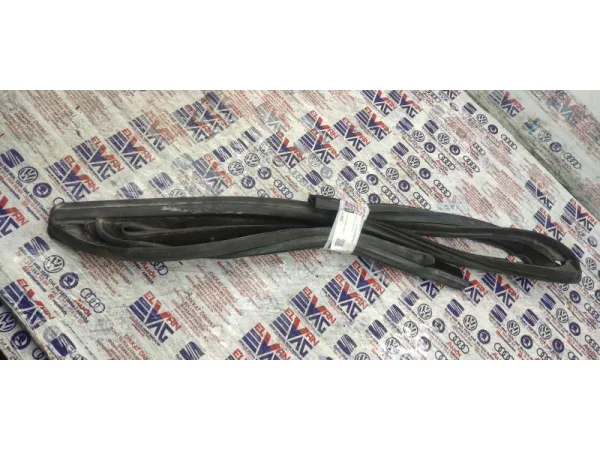 6Q6839431G | VW Polo Arka Kapı Cam Kızağı VAG