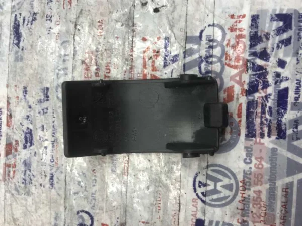 5E3887187 | Isofix Kapağı VAG
