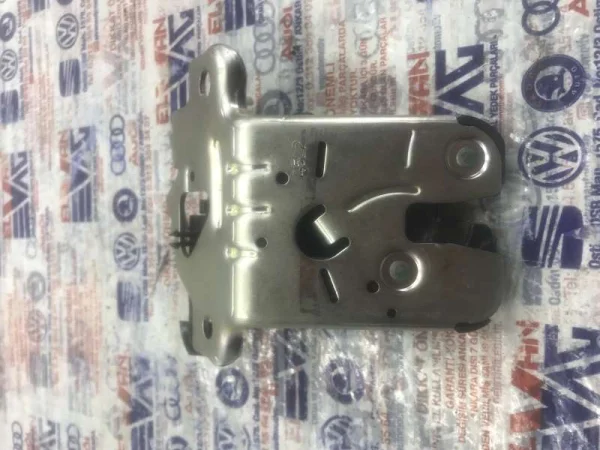 5E3827505 | Skoda Octavia Bagaj Kapağı Kilidi VAG