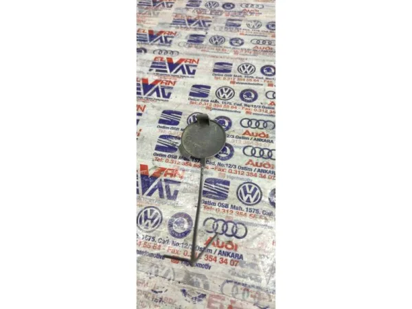 6J0807241 | Seat Ibiza Ön Tampon Çeki Demiri Kapağı VAG