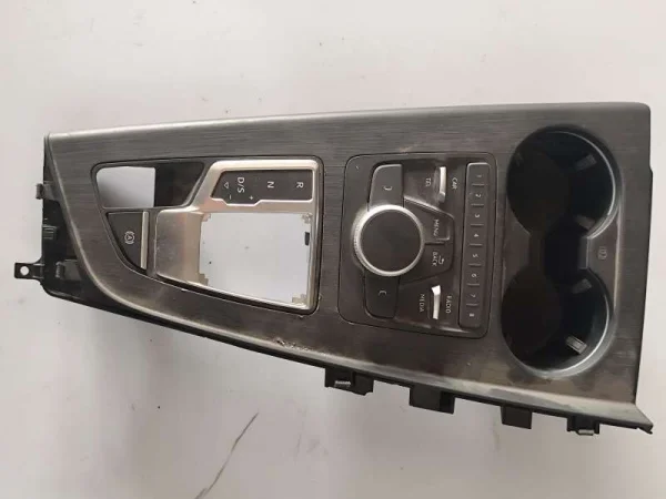 8W1864261C | Orta Konsol Paneli | Audi A4, A5 VAG