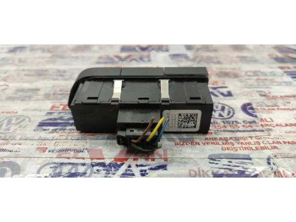 8U0959674C | Park Sensör Düğmesi | Audi Q3, RS Q3 VAG