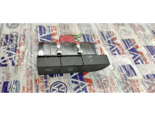 8U0959673D | Audi Q3 Park Sensör Düğmesi VAG