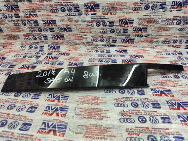 8W0837902 | Ön Sağ Kapı Kaplaması VAG