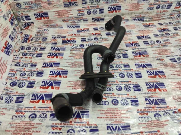 8R0819345B | Audi Q5 Su Hortumu Contası VAG