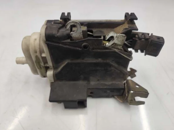 4A1837015D | Ön Sol Kapı Kilit Motoru | Audi 100 Serisi, A6, S6 VAG