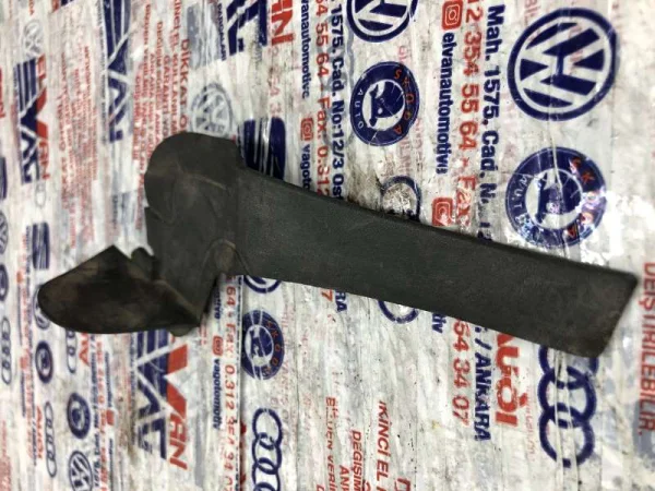 6C0819448 | VW Polo Sağ Çamurluk Köşe Plastiği VAG