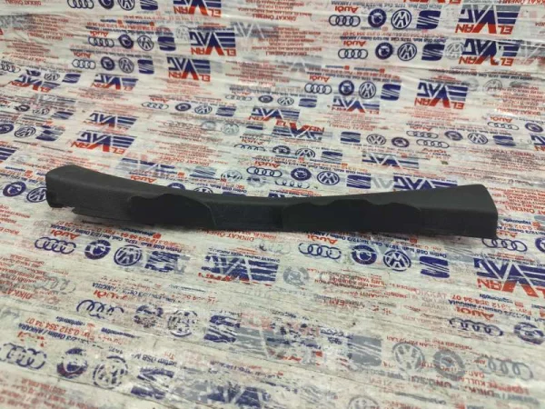 8V0868204 | Sağ A Direk Kaplaması | Audi A3, RS 3 VAG