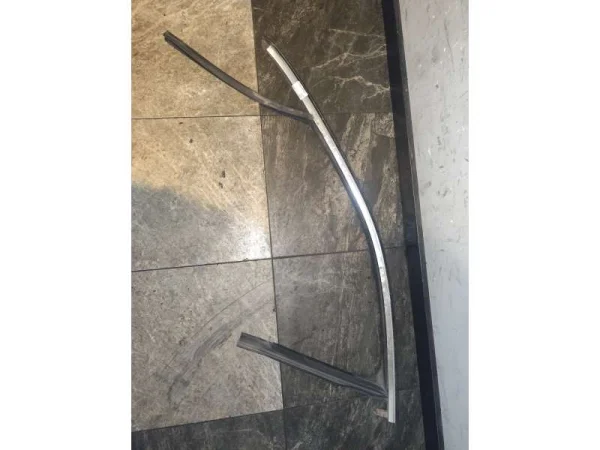 2GA837431G | VW T-Roc Sol Ön Cam Kızağı VAG