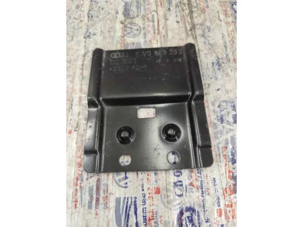 8W0863253 | Audi A4 Bagaj Döşemesi Tutucu Braketi VAG