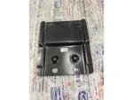8W0863253 | Audi A4 Bagaj Döşemesi Tutucu Braketi - 1