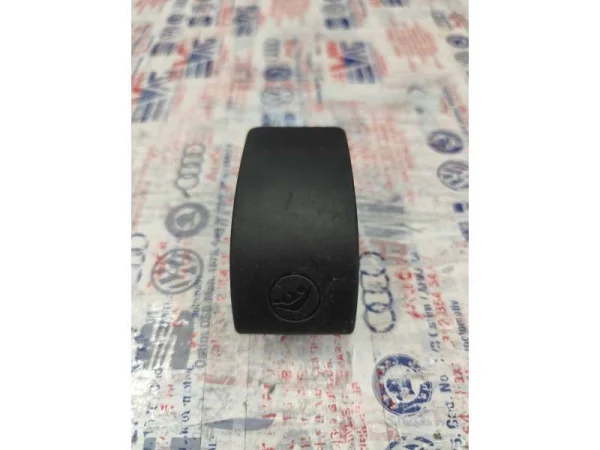 5E0887187B | Skoda Octavia Arka Koltuk Isofix Kapağı VAG