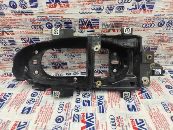 8W1863531A | Orta Konsol Bağlantı Ayağı | Audi A4, A5 VAG