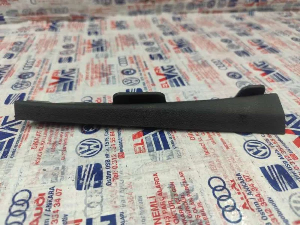 8W0868203A | Audi A4 Sol A Direği Kaplaması VAG