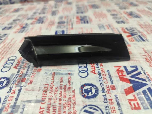 8W1857966A | Sağ Göğüs Trim Paneli | Audi A4, A5 VAG