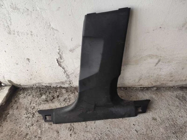 8W0867240A | Audi A4 Sağ Orta Direk Alt Kaplaması VAG
