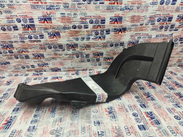 8W0819806A | Audi A4 Havalandırma Kanalı VAG