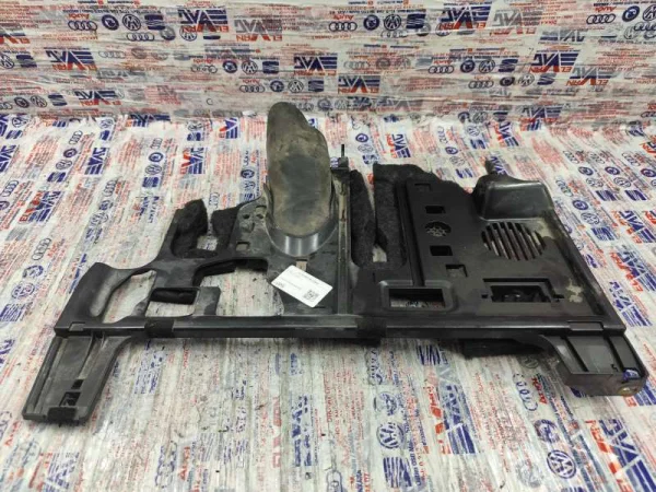 8W1863083E | Direksiyon Alt Kapağı | Audi A4, A5 VAG