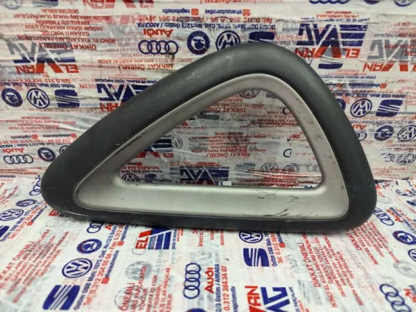 1K8868055A | VW Scirocco İç Kapı Çekme Kolu Kaplaması VAG
