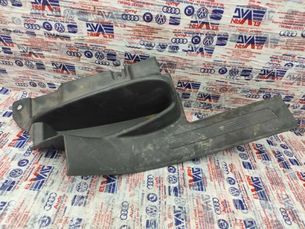 5NA868270B | VW Tiguan Arka Sağ Eşik Kaplaması VAG